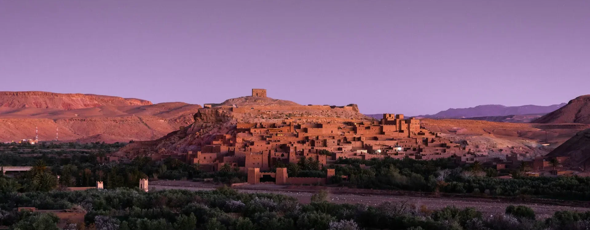 Vista panorámica de la kasbah de Ait Ben Haddou en Marruecos al atardecer